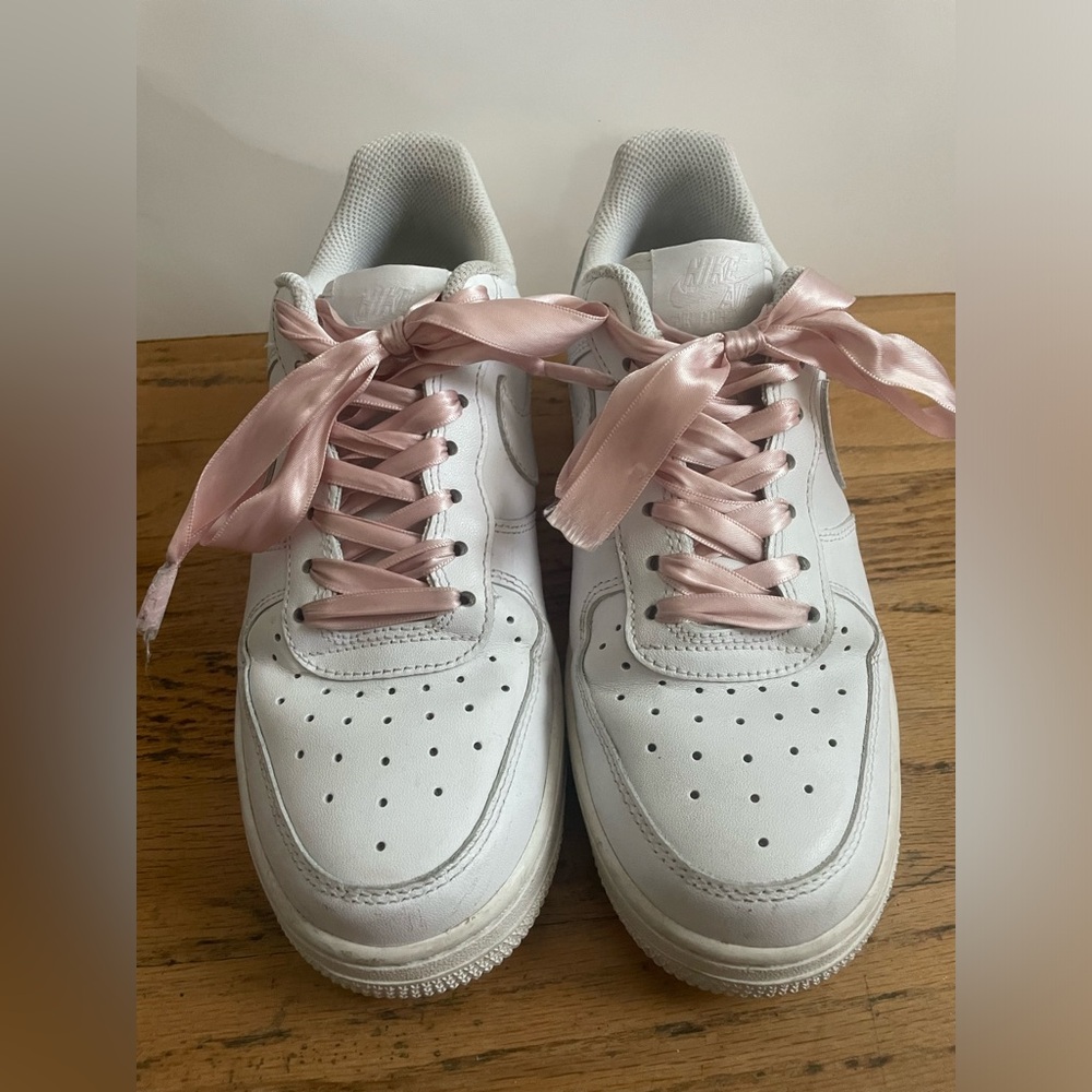 Nike Air Forces. Only worn a couple of times. Size 7.5 in women’s.